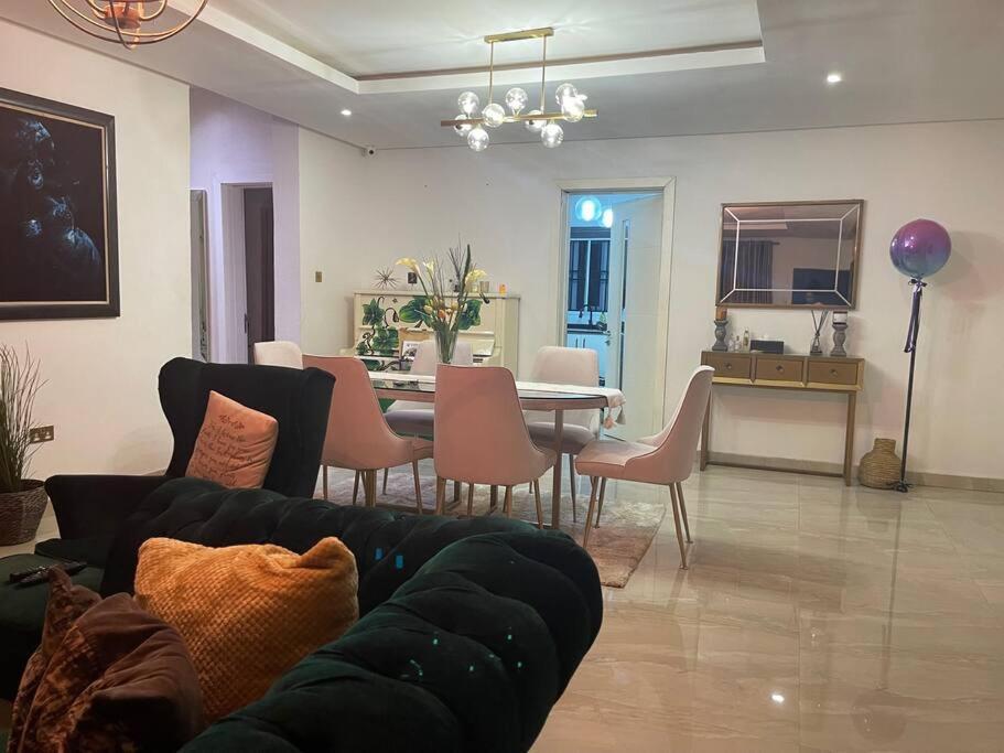 Cozy 3 Bedroom Flat In Serene Gated Ikoyi Estate 라고스 외부 사진