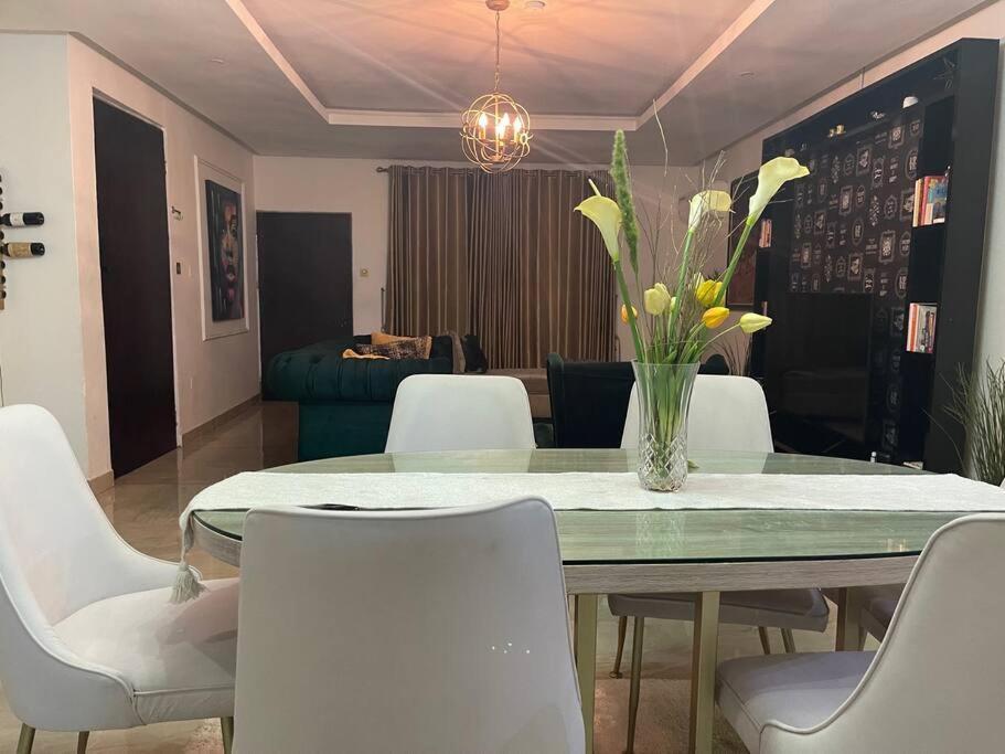 Cozy 3 Bedroom Flat In Serene Gated Ikoyi Estate 라고스 외부 사진